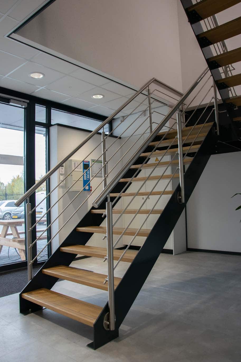 Stalen trappen met RVS Cothen
