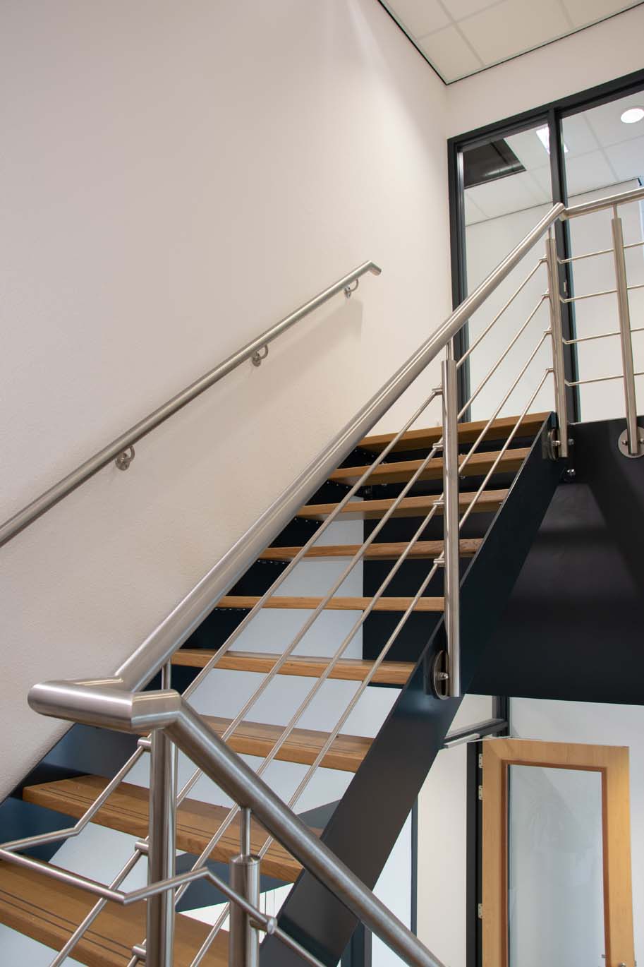 Stalen trappen met RVS Cothen
