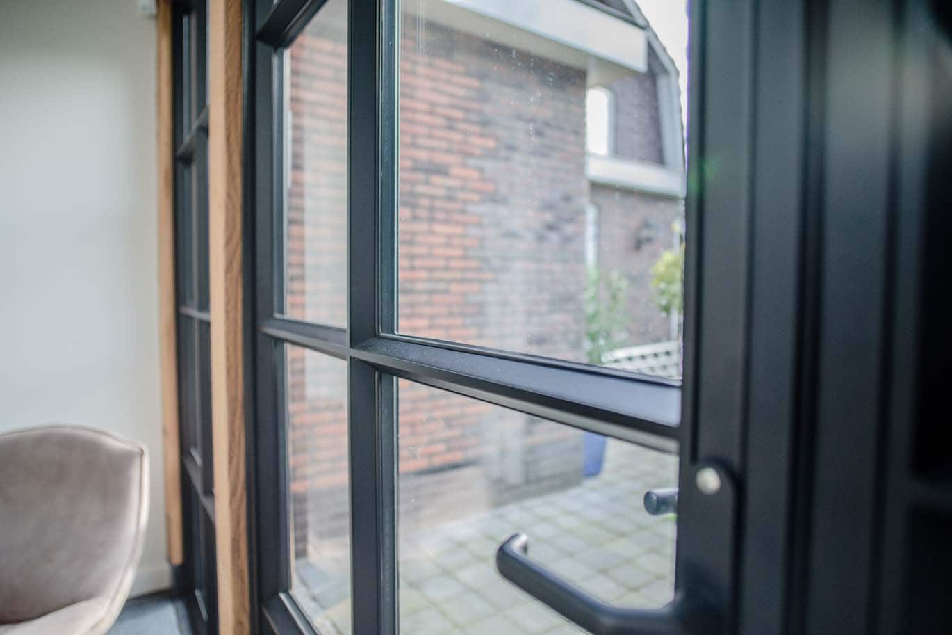 Stalen buitendeuren Hendrik Ido Ambacht