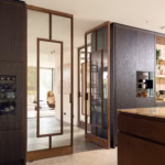 Stalen Vaughan deur in keuken in VeroMetal met Alphenberg Leather®