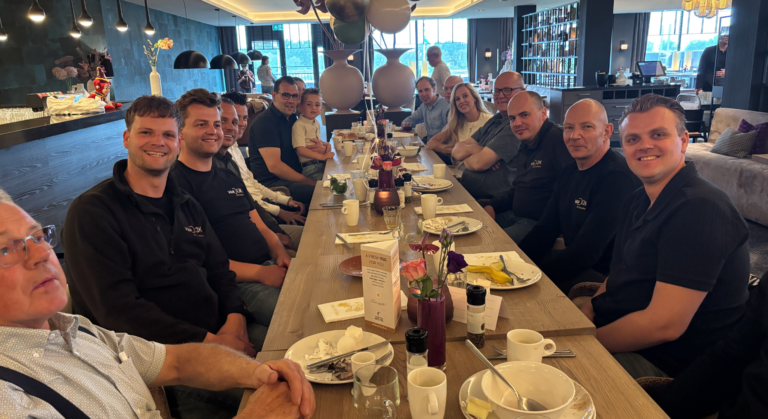 Van Dijk - Teamfoto ontbijt viering 12,5 jaar